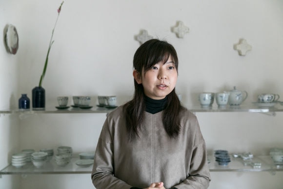 うつわディクショナリー#23 佐藤もも子さんの染付 | madameFIGARO.jp